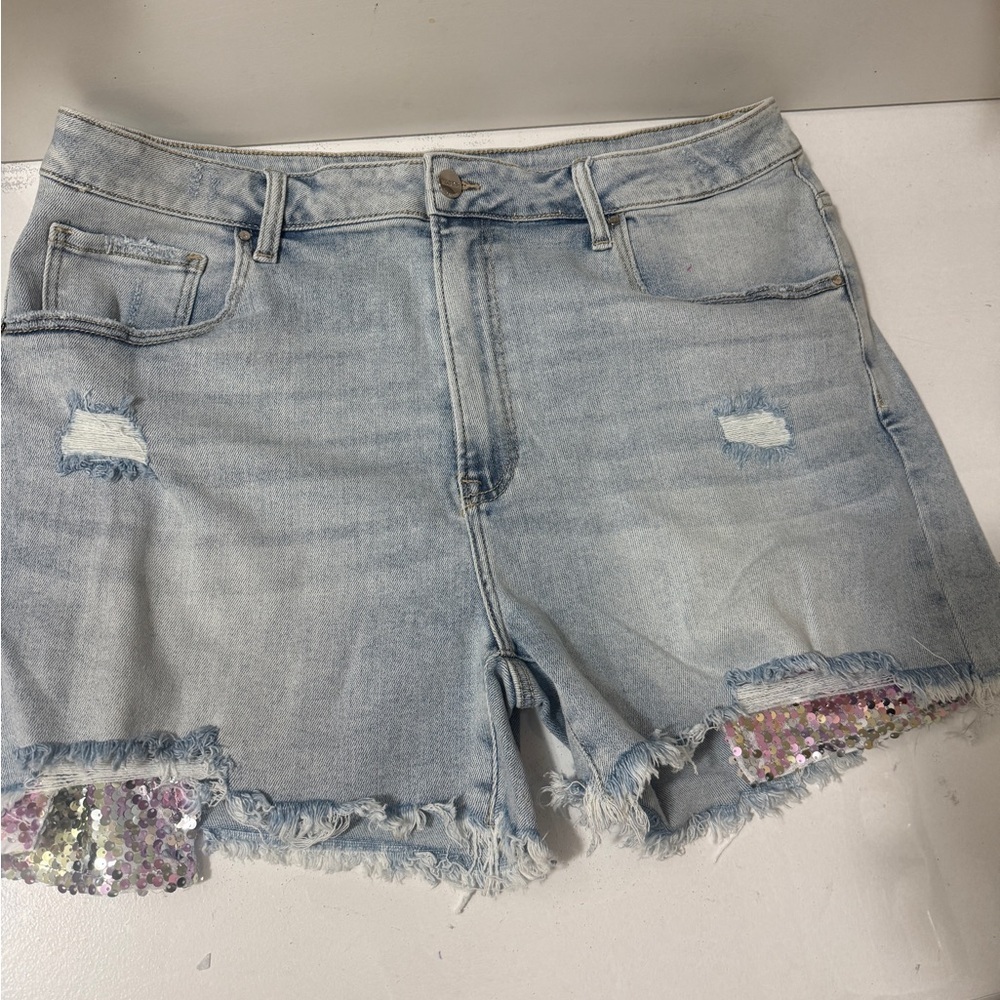 RISEN JEANS Light Wash Denim Sequin-Trim Women’s Shorts